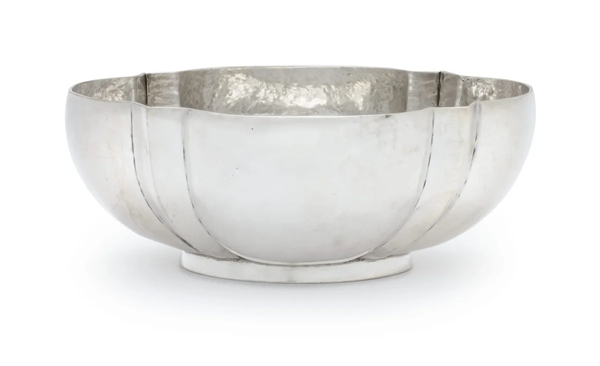 Scalloped-shaped Bowl