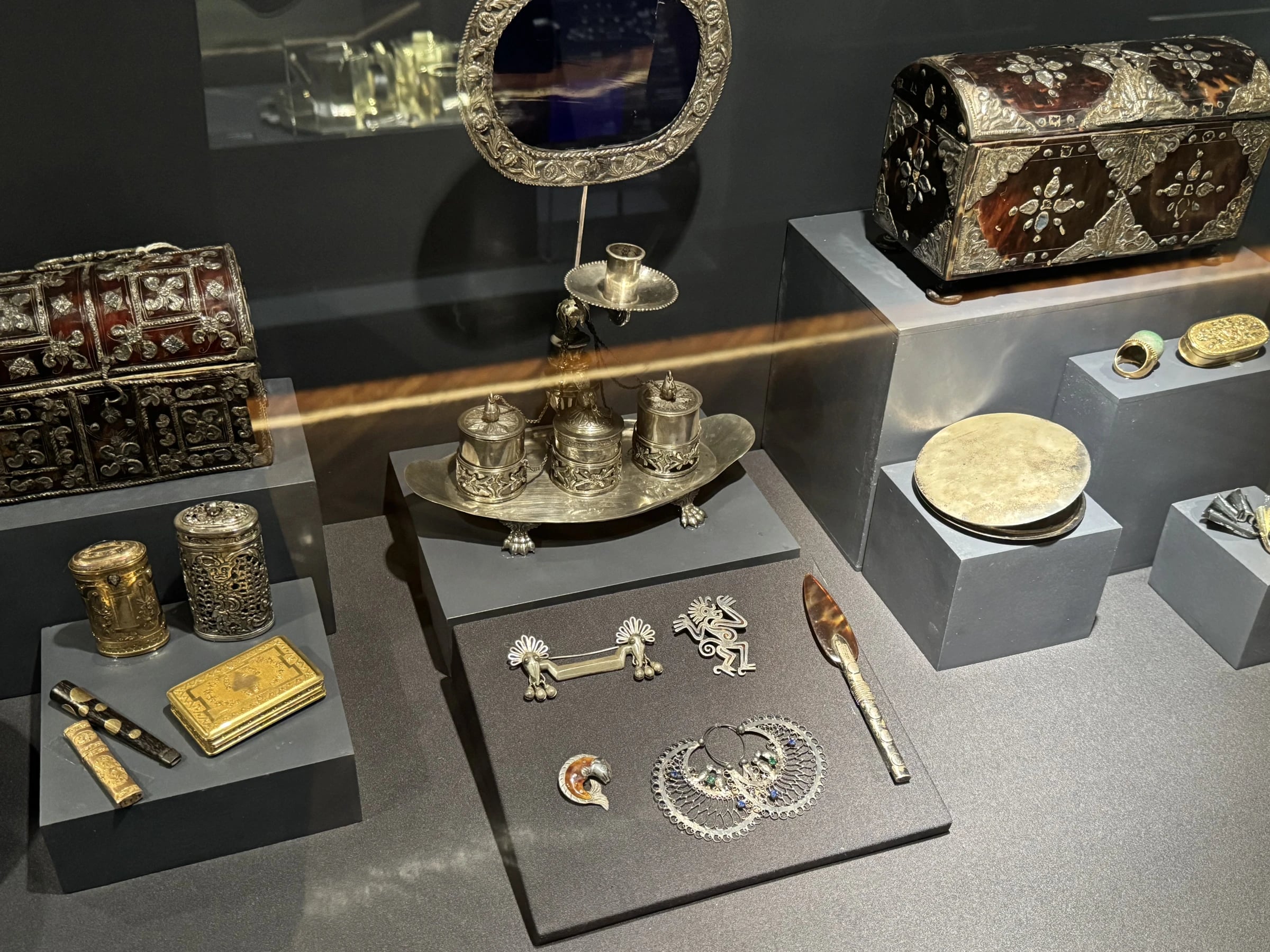 Viceregal silver case view with modern jewelry plate in foreground