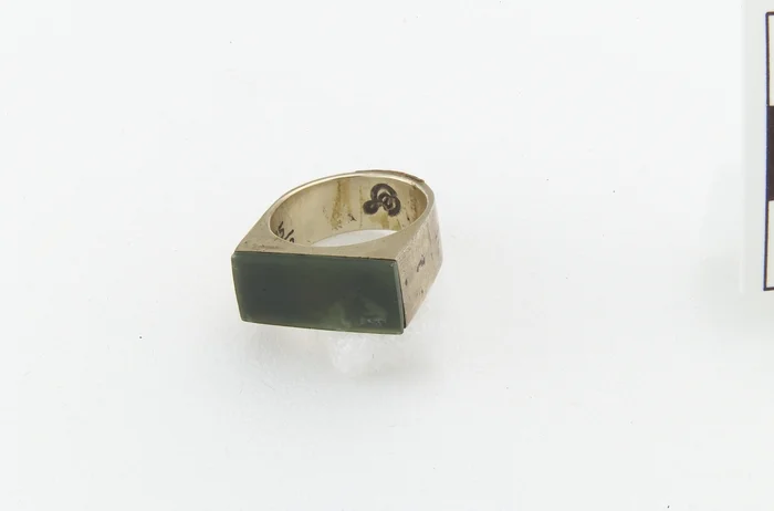 Finger ring