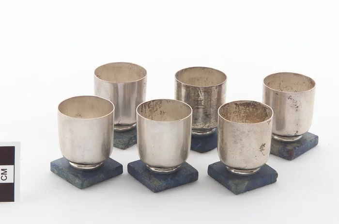 Liqueur cups