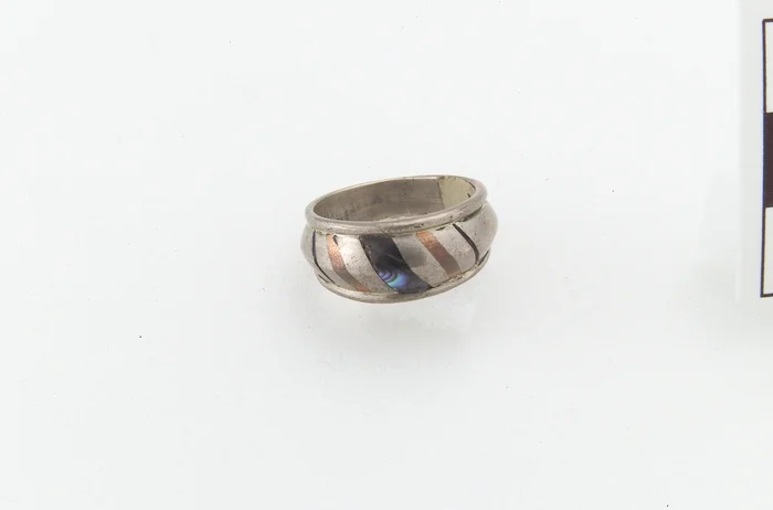 Finger ring