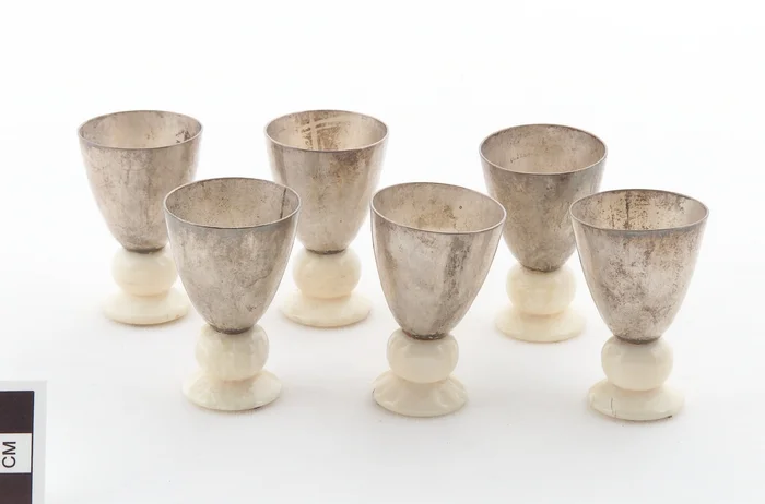 Liqueur cups