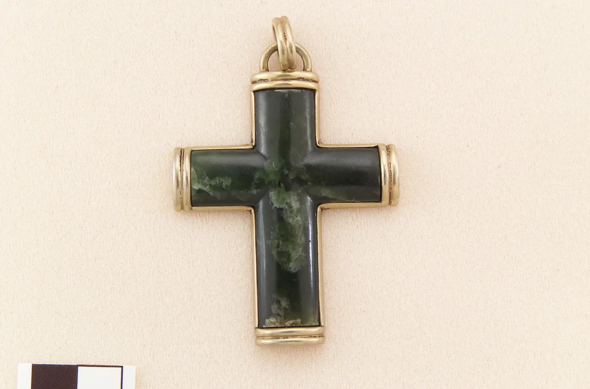 Cross pendant