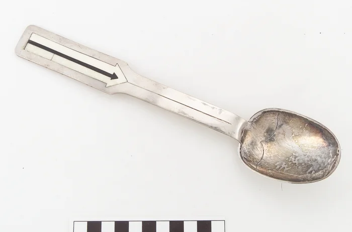 Serving utensil