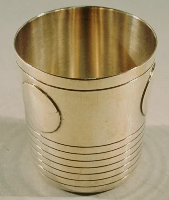 Cup: geometric motif