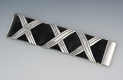 Héctor Aguilar Georgia O’Keeffe Bracelet